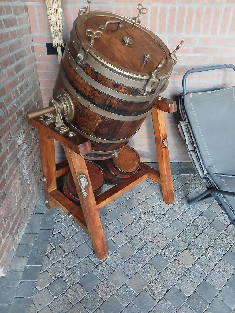 Grote houten boterkarn met onderstel en 2 vaatjes, Antiek en Kunst, Ophalen