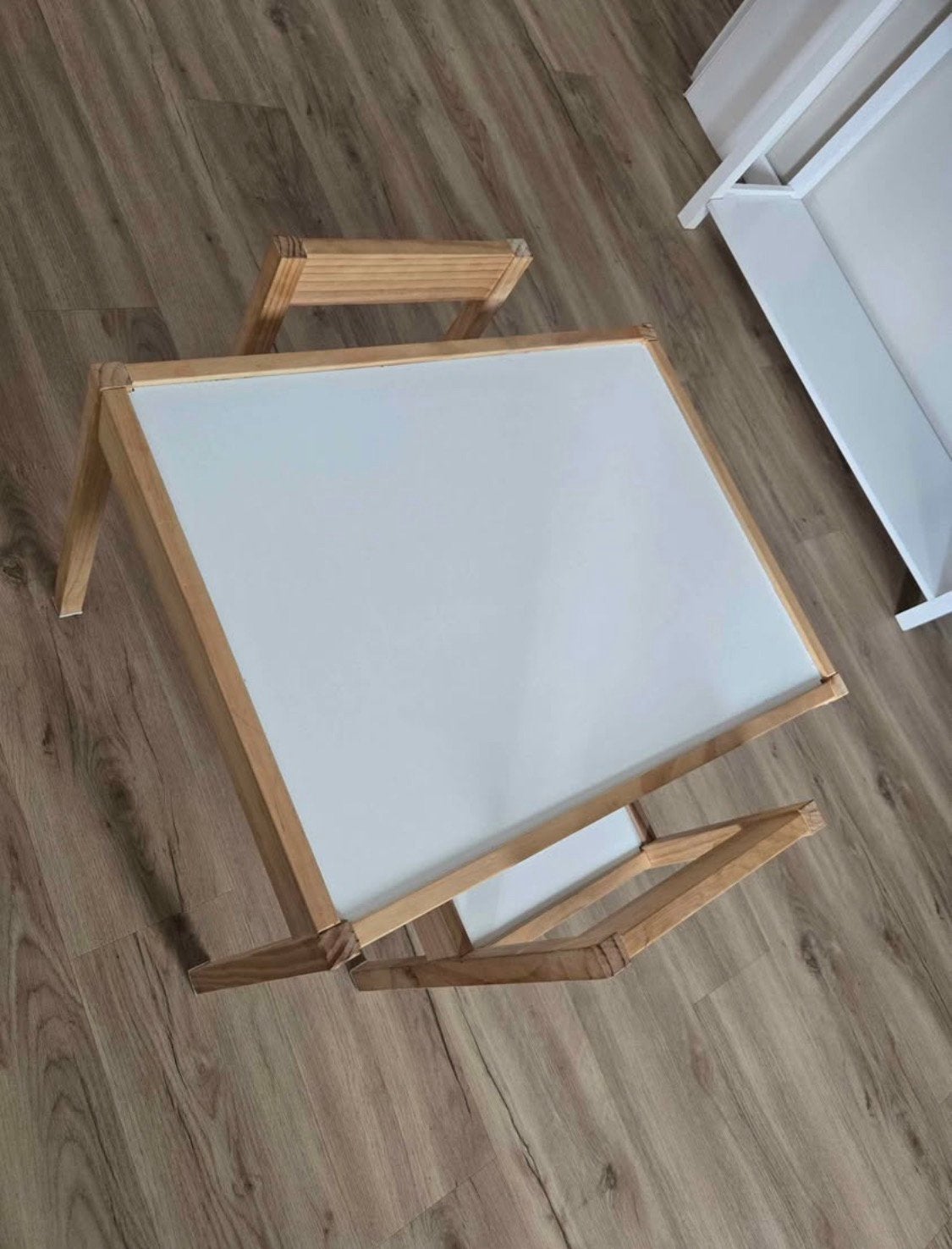 Table enfant IKEA état neuf pas de négociation merci, Maison & Meubles, Enlèvement, Comme neuf