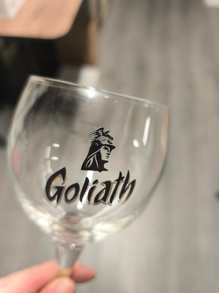 6 verres goliath, Enlèvement