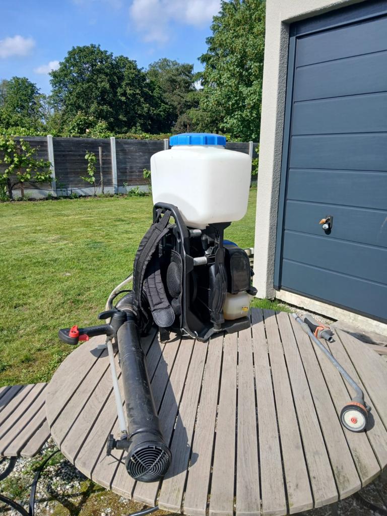 Tweetakt rugsproeier ., Ophalen