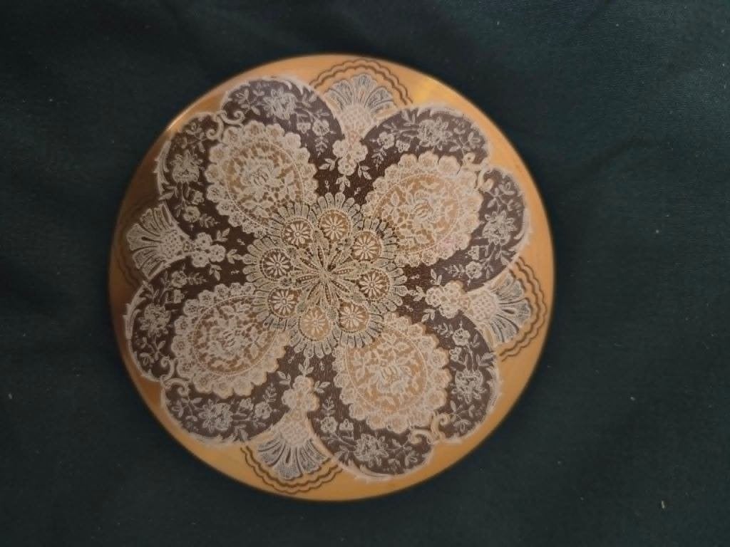 Boîte à poudre Vintage Talent avec motif en dentelle — 1950, Antiquités & Art, Enlèvement ou Envoi