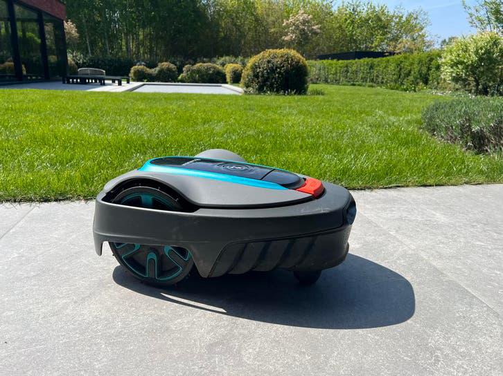 Gardena Sileno Smart City 600 LONA + Garage, Tuin en Terras, Robotmaaiers, Gebruikt, Minder dan 20 cm, Bestuurbaar via app, Ophalen of Verzenden