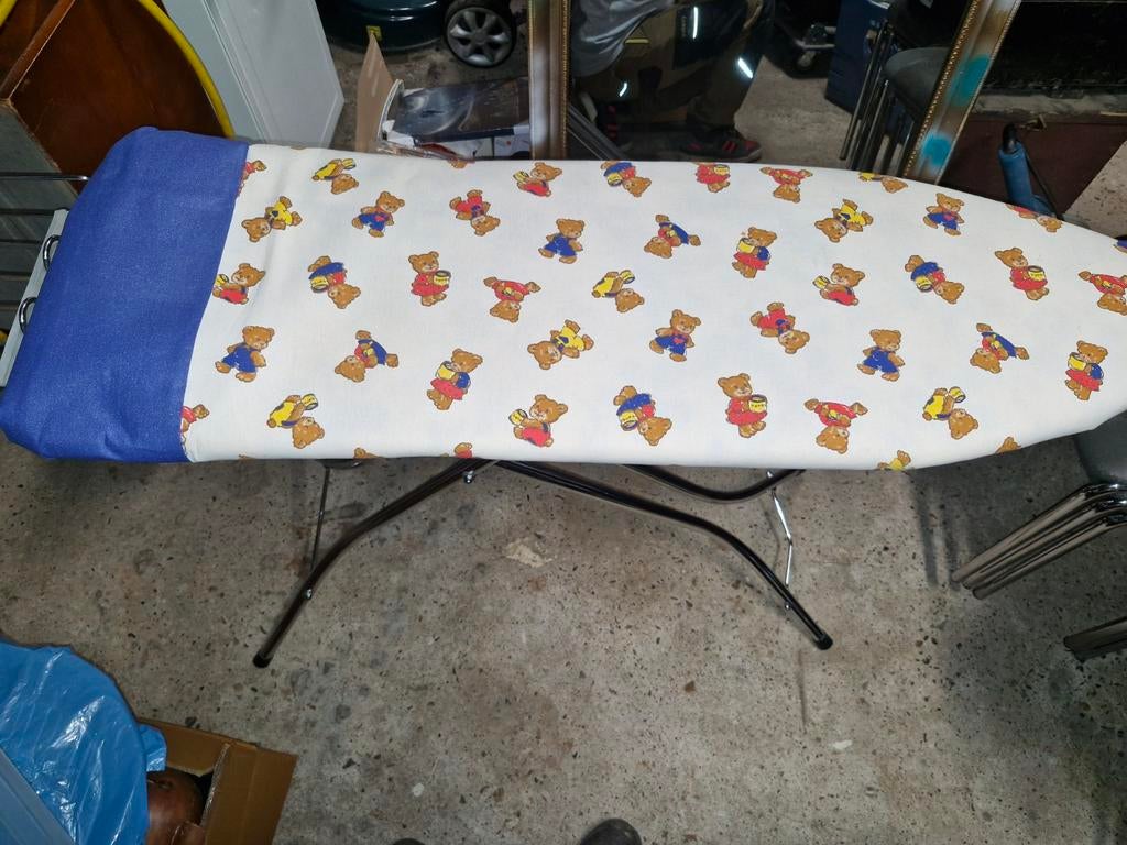 Planche à repasser de 140 cm de long, très bon état, Enlèvement