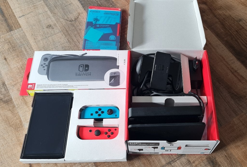 Nintendo Switch Oled - 64 GB - 7 inch, Enlèvement, Utilisé, Avec 2 manettes, Switch OLED