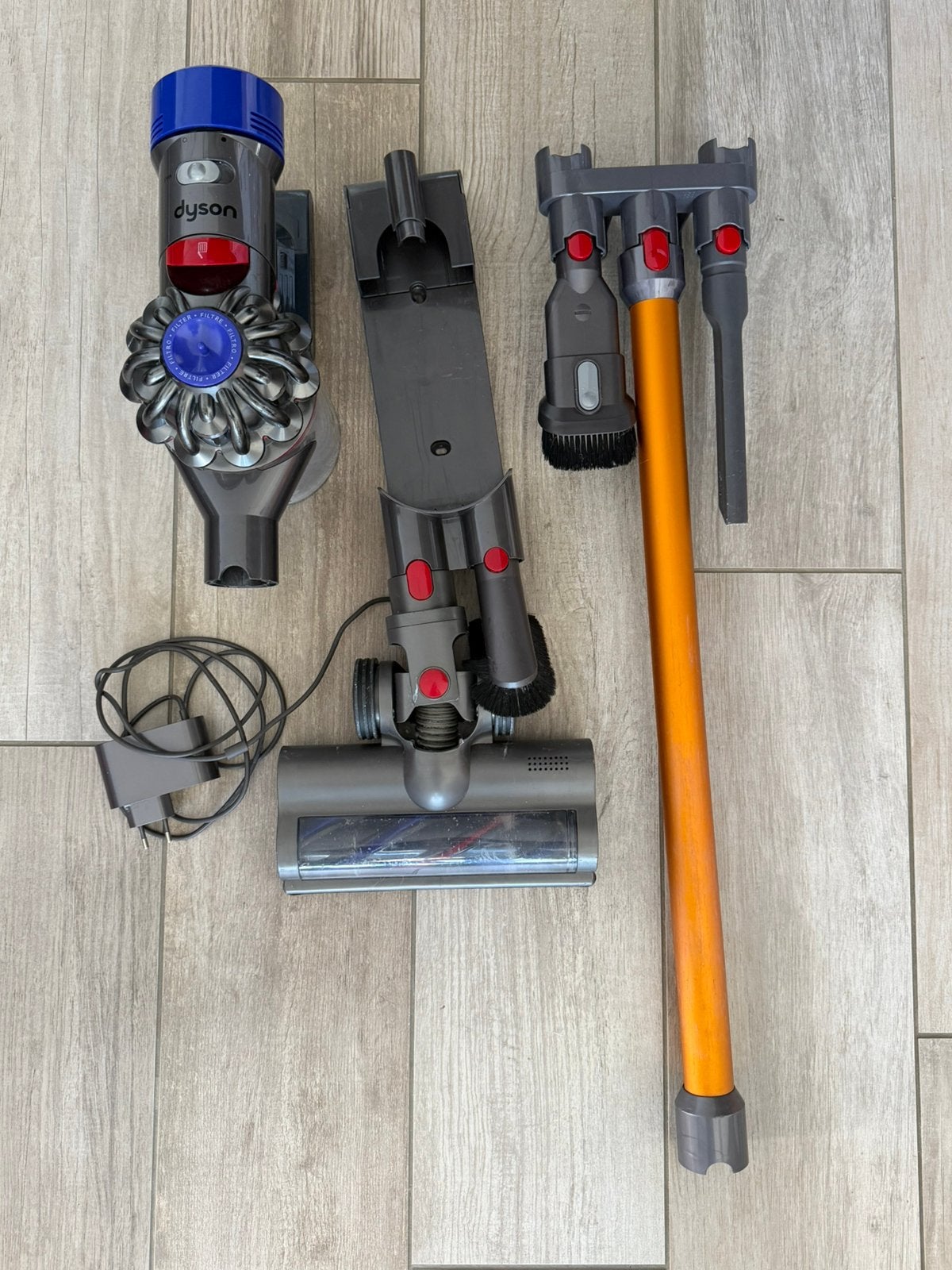 Dyson V8 Absolute, Electroménager, Aspirateurs, Comme neuf, Dyson, Enlèvement