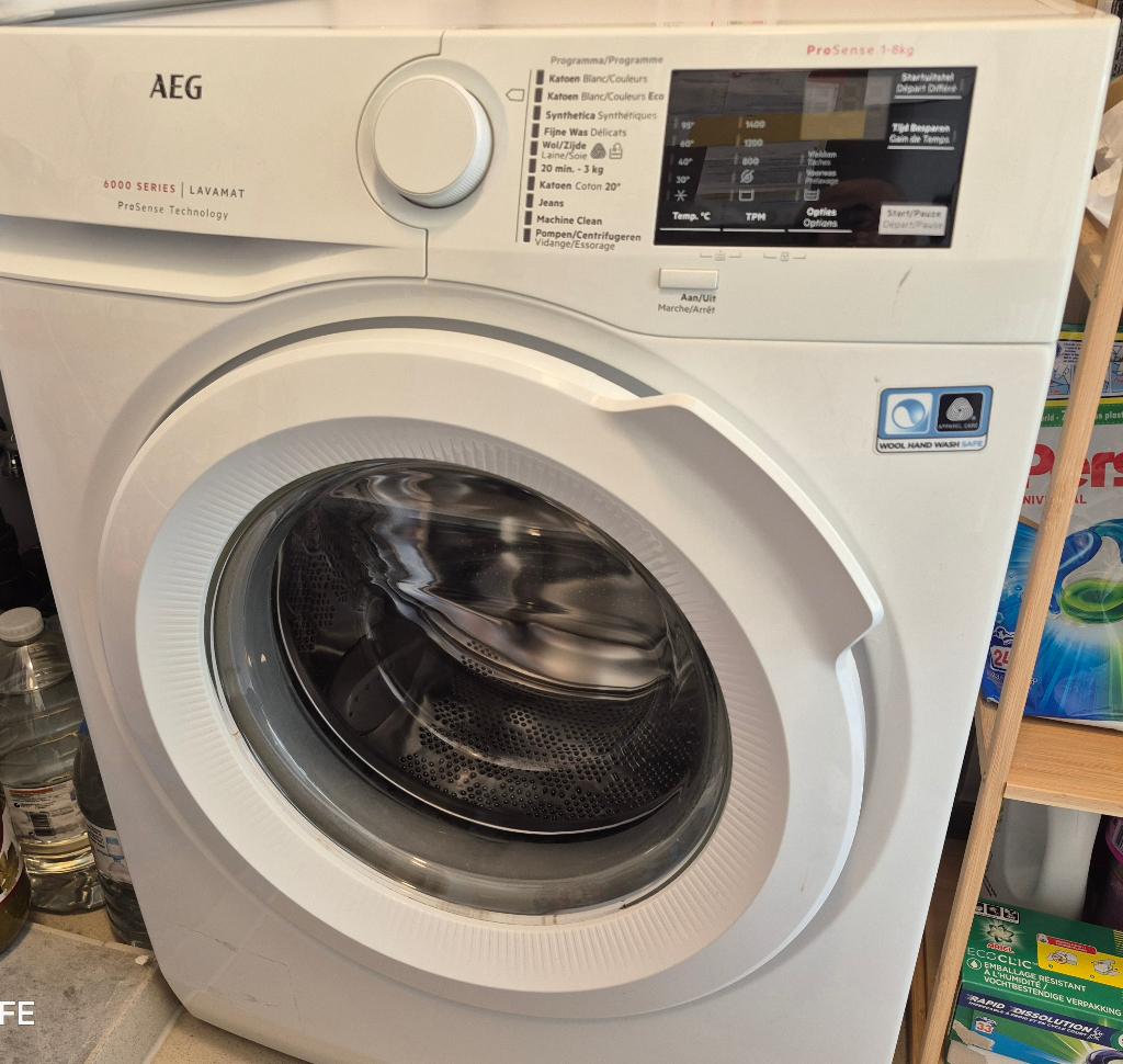 Machine à laver AEG 8kq, très économique, en très bon état, 1200 à 1600 tours, 6 à 8 kg, 85 à 90 cm, Programme lavage à la main