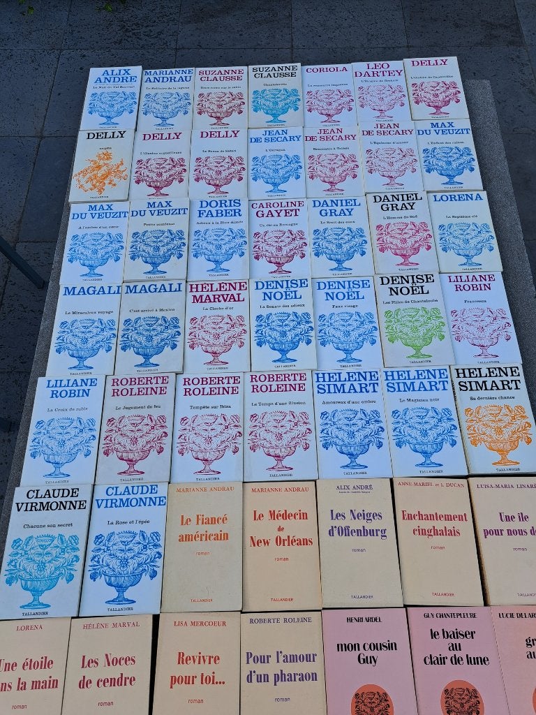 Lot van 57 romans Tallendier in goede staat, Ophalen, Gelezen