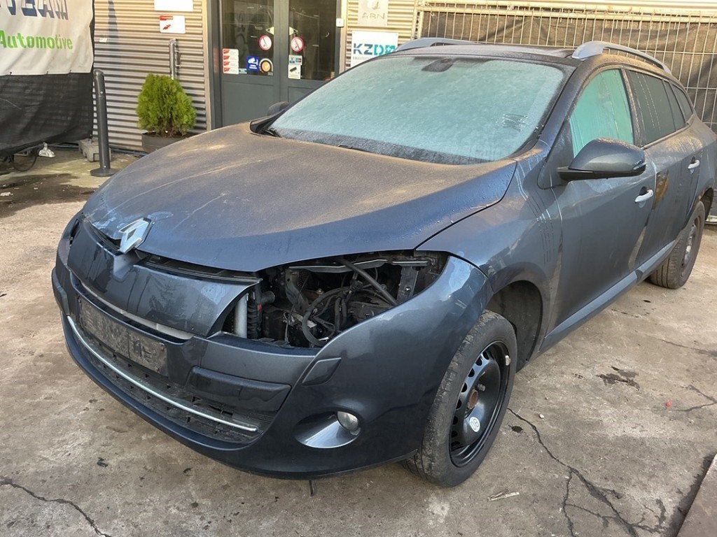 AANDRIJFAS LINKS VOOR Renault Megane III Grandtour (KZ), Gebruikt, Renault, Peter-Huppertz-Straße 5
51063  Köln, DE, Dialog.deutschland@renault.de