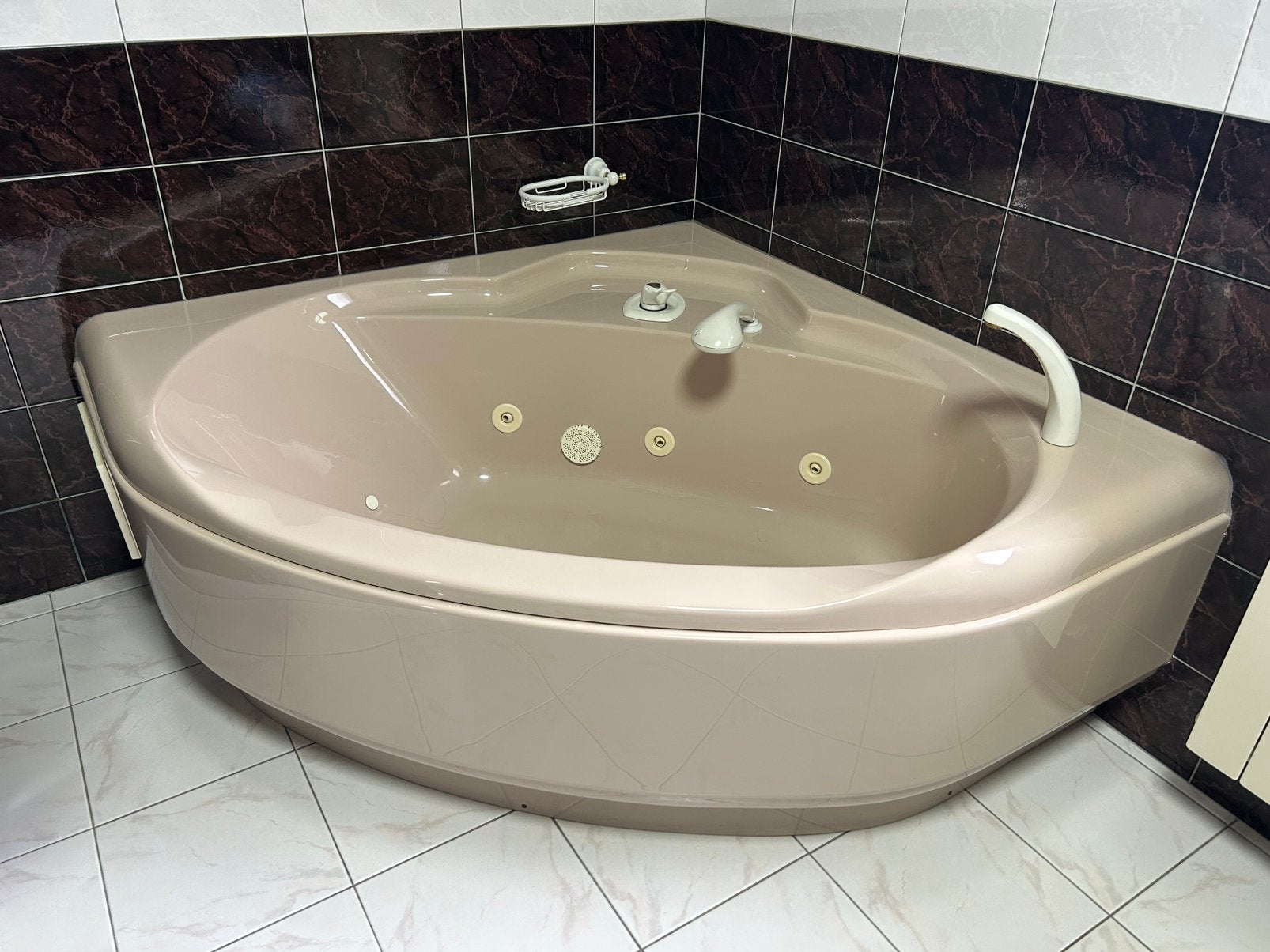 Baignoire avec bain a remou, 145 x 145 cms, peu utilisée, Maison & Meubles, Enlèvement, Comme neuf