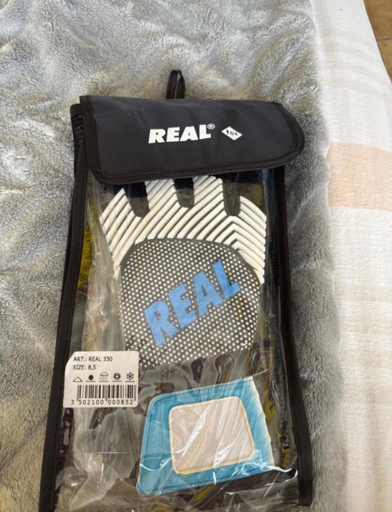 2 paar nieuwe keepershandschoenen van Real, Sport en Fitness, Ophalen