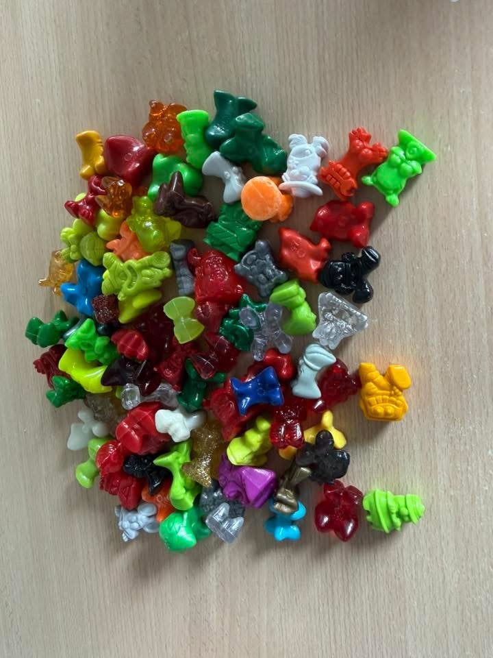 Lot de 81 figurines Gogos multicolores.  Vintage, Collections, Enlèvement ou Envoi, Utilisé