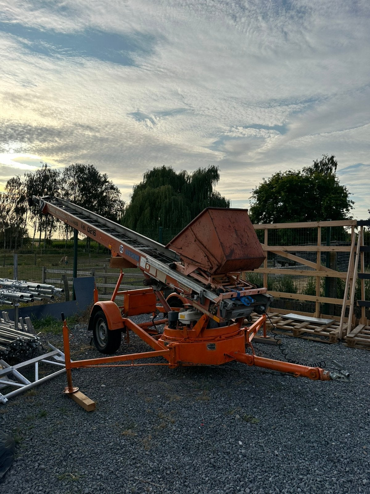 Bouwlift op aanhangwagen, Doe-het-zelf en Bouw, Bouwliften, Ophalen, Zo goed als nieuw, Bouwlift