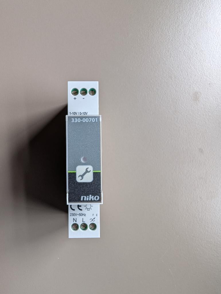 Niko 330-00701, een 0-10V/1-10V interface module., Enlèvement, Utilisé, Autres types