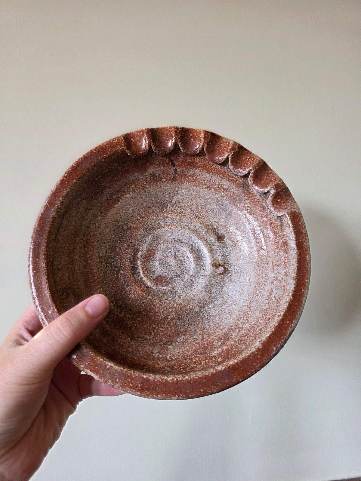 Handgemaakte schaal / asbak, Maison & Meubles, Cuisine | Vaisselle, Enlèvement ou Envoi, Comme neuf, Poterie, Balance ou Balances