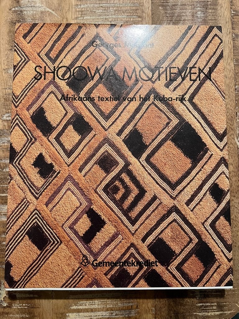 Shoowa motieven, Afrikaans textiel van het Kuba-rijk Meurant, Boeken, Georges Meurant, Ophalen of Verzenden, Zo goed als nieuw
