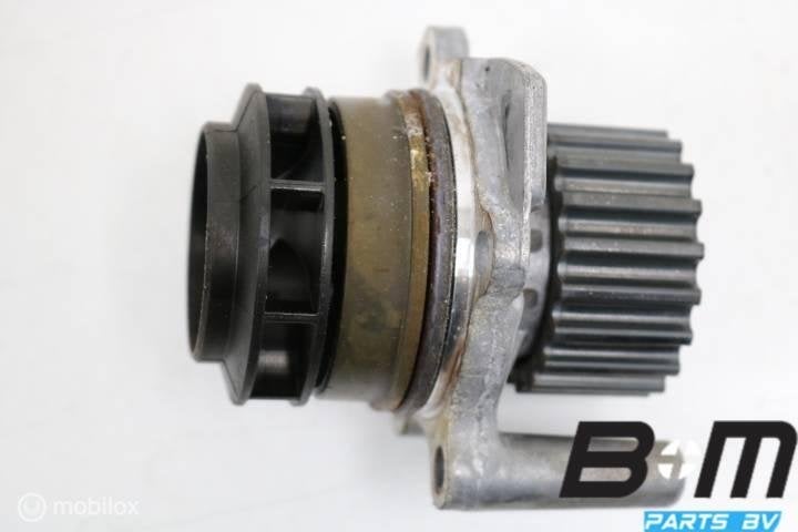 Waterpomp VW Passat B7 2.0 TDI CFG 03L121019, Gebruikt