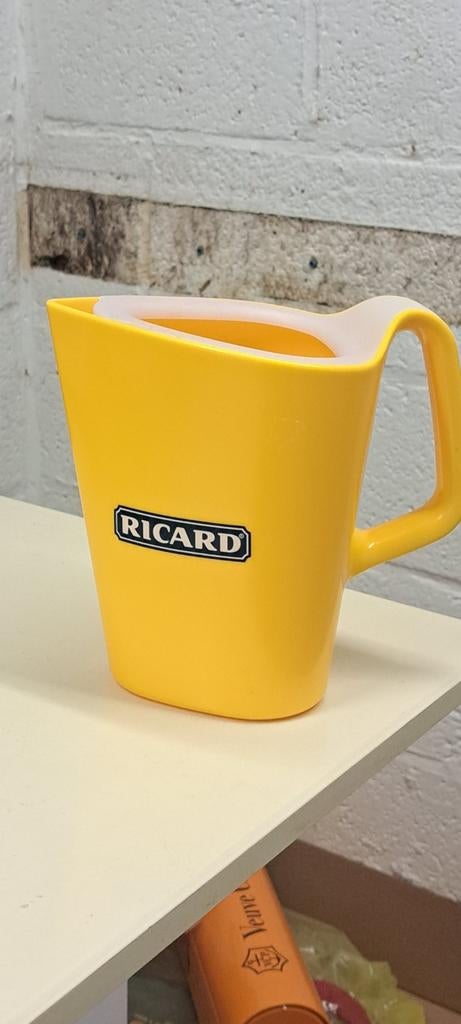 gele plastic waterkan van het merk Ricard, Ophalen of Verzenden, Zo goed als nieuw, Gebruiksvoorwerp