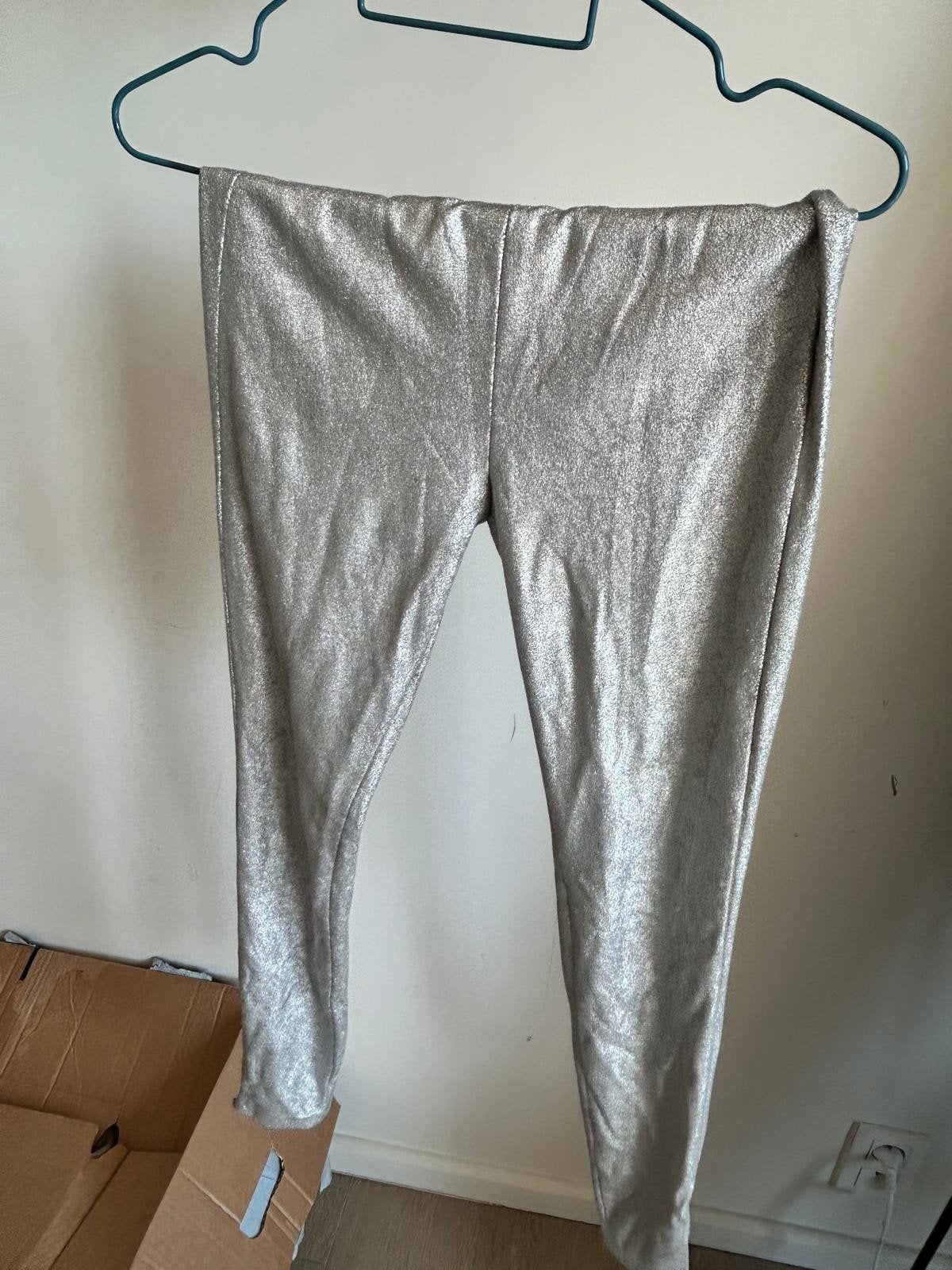 Feestelijk zilveren broek Zara xs, Kleding | Dames, Broeken en Pantalons, Ophalen, Zara, Zo goed als nieuw, Maat 34 (XS) of kleiner