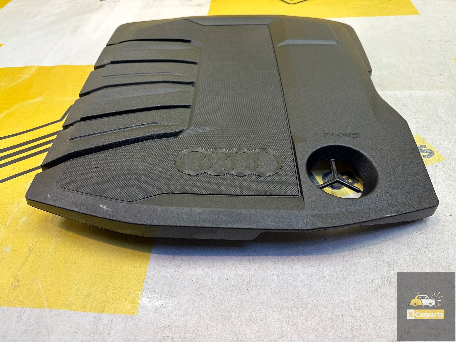 Plaque de protection moteur Audi A6 C8 2018-2025 0122938A d', AUDI AG, Auto-Union-Strasse 1
85045  Ingolstadt, DE, Audi, Utilisé