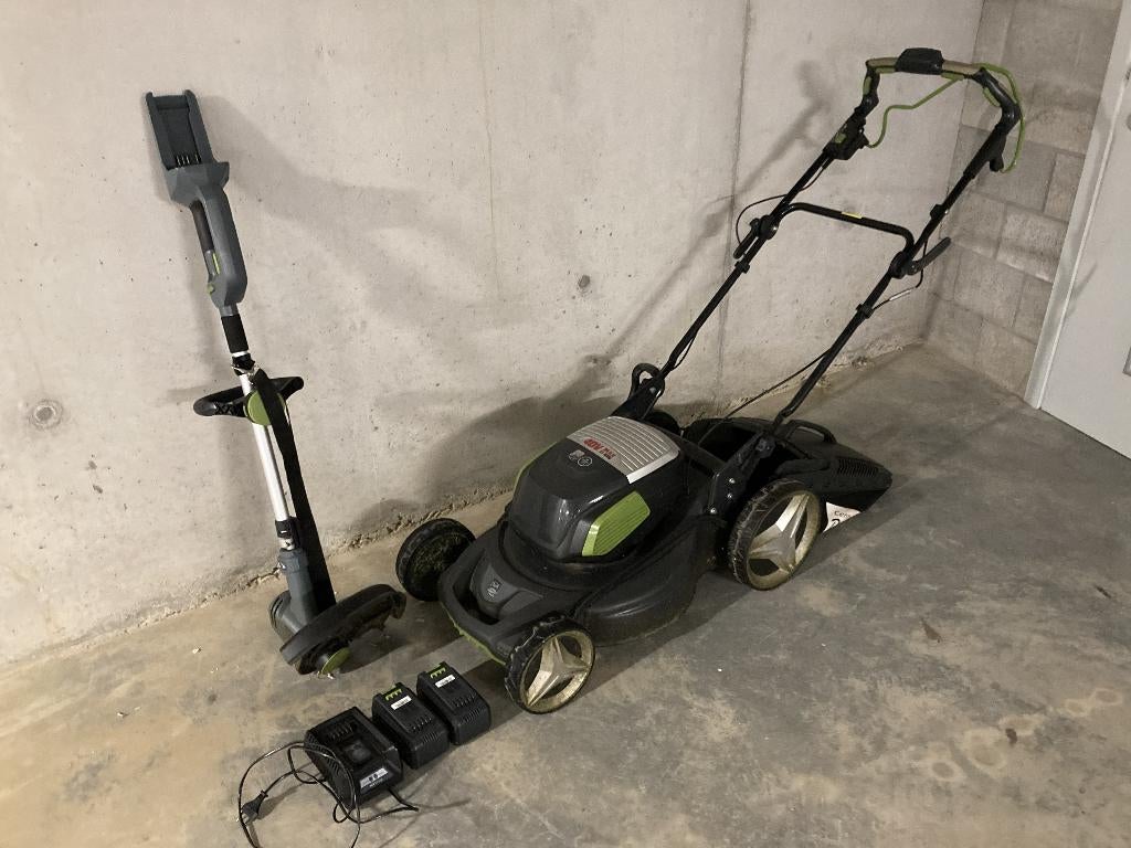 Grasmachine + kantenmaaier, Ophalen, Gebruikt, Central Park, Accu-grasmaaier