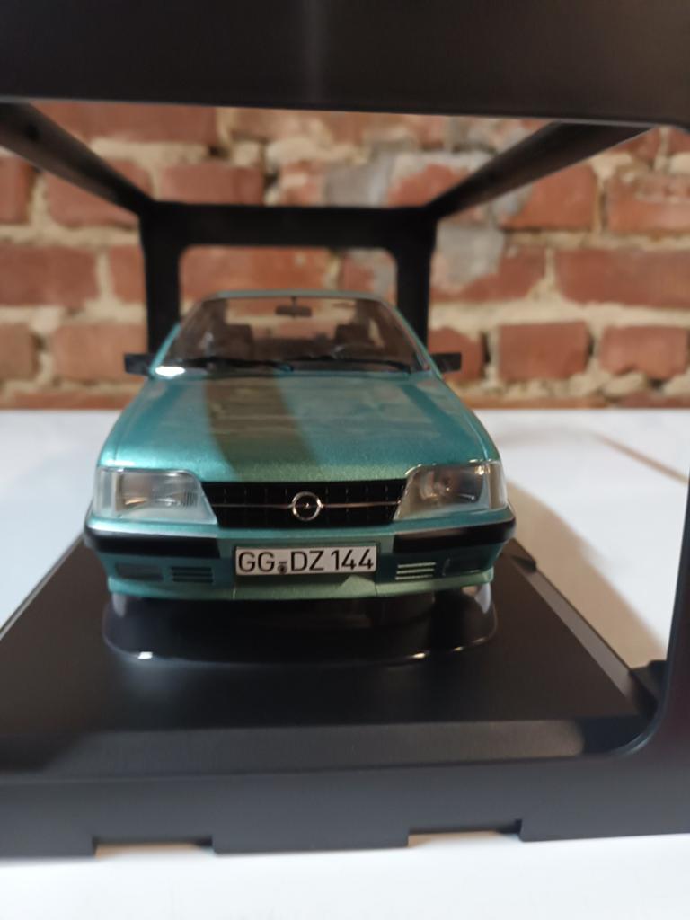 Maquette Opel Monza à l'échelle 1/18, Norev., Hobby & Loisirs créatifs, Voitures miniatures | 1:18, Enlèvement ou Envoi, Norev