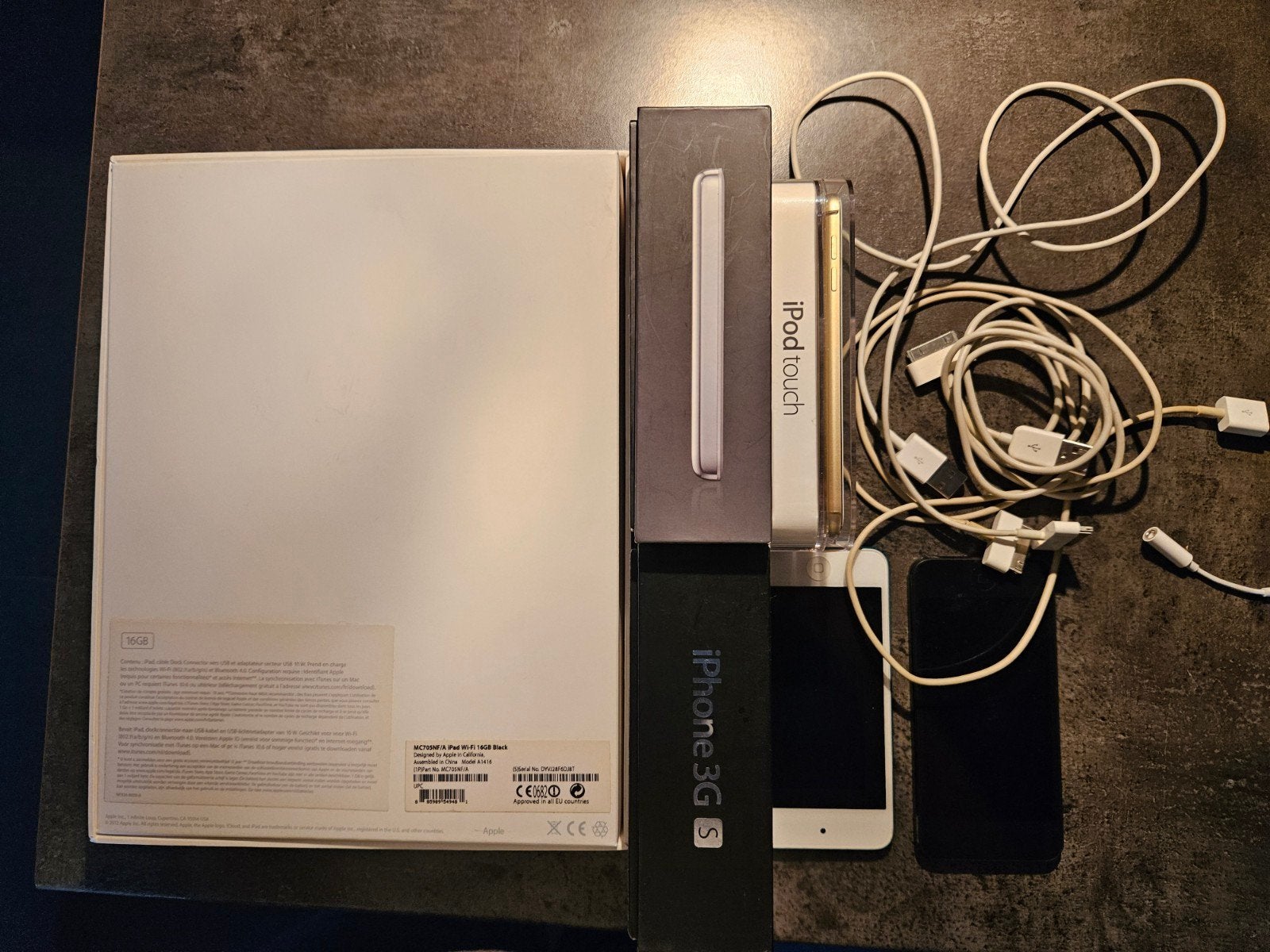 Set oude Apple toestellen, Enlèvement