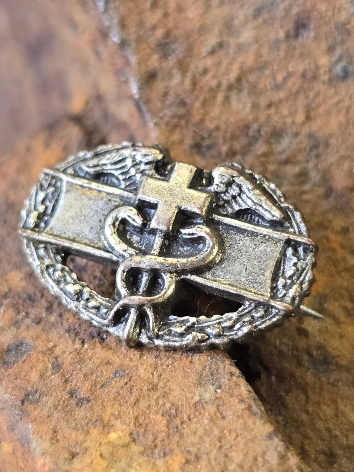 WWII US small medical badge, Ophalen of Verzenden