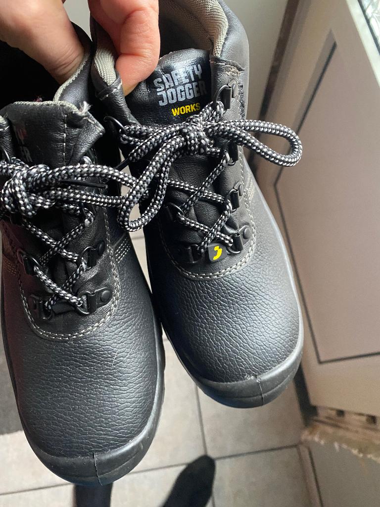 Chaussures de sécurité, Enlèvement