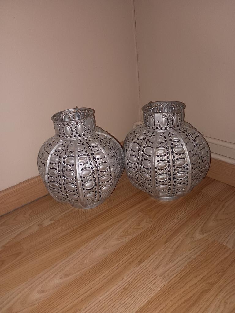 Twee grote decoratieve lantaarns, Ophalen