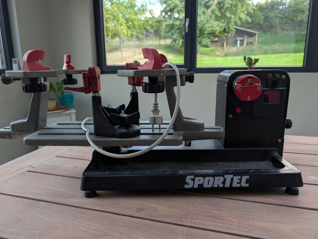 Machine à corder Sportec/ Tennis, Sports & Fitness, Enlèvement, Utilisé, Autres types, Autres marques