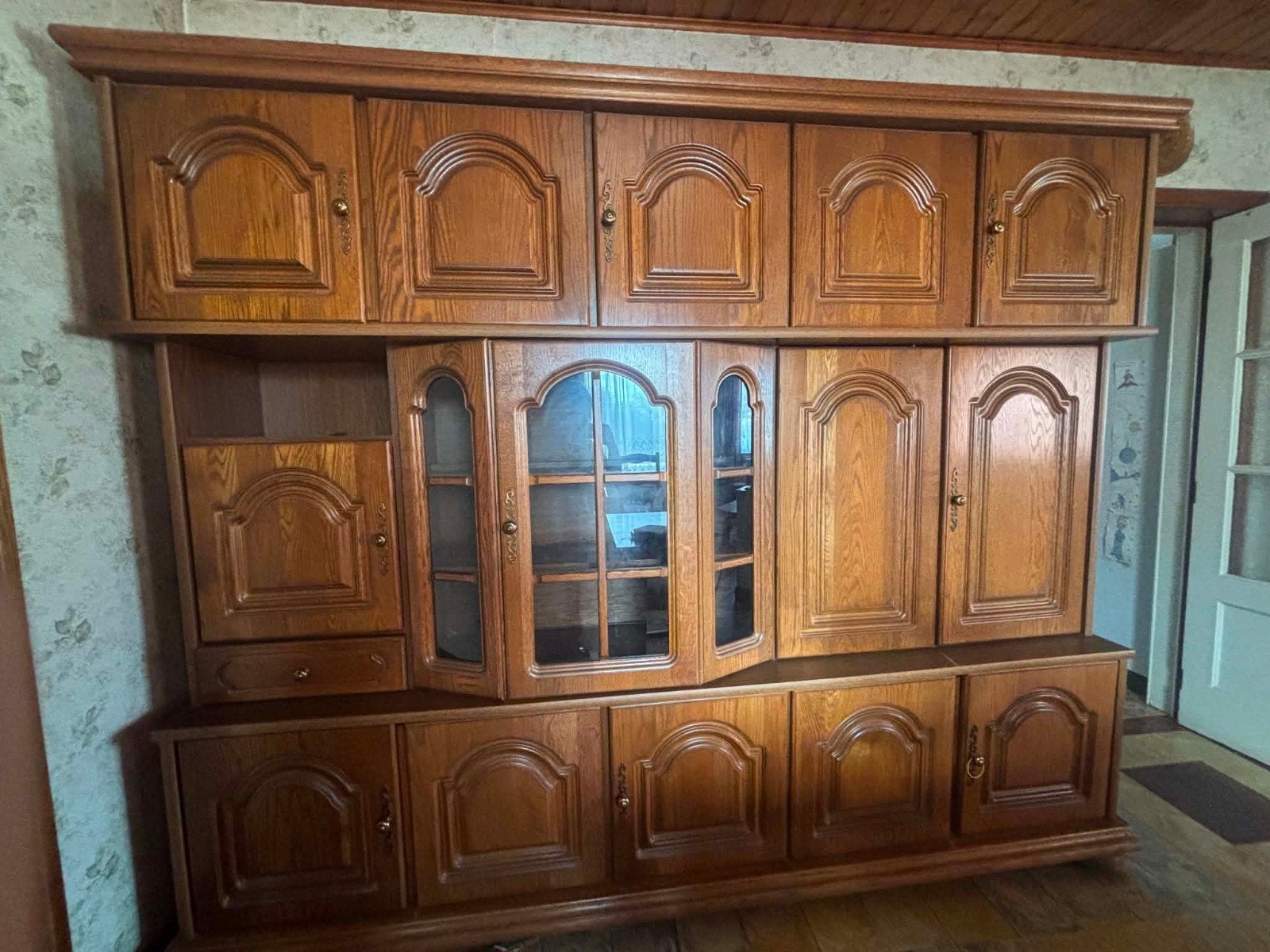 Salle à manger d'époque, Enlèvement
