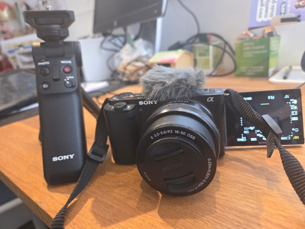 Sony ZV-E10 vlogcamera, Audio, Tv en Foto, Fotocamera's Digitaal, Ophalen, Accu, Zo goed als nieuw, Sony