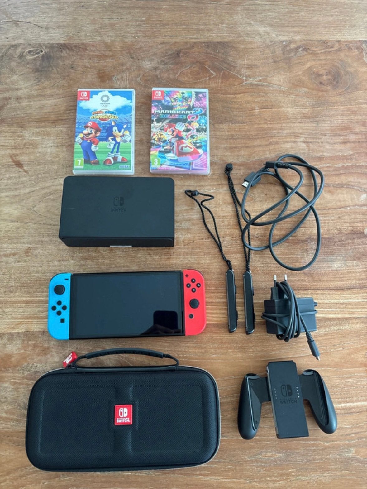 Nintendo Switch OLED + 2 games + draagtasje, Games en Spelcomputers, Spelcomputers | Nintendo Switch, Switch OLED, Met 2 controllers