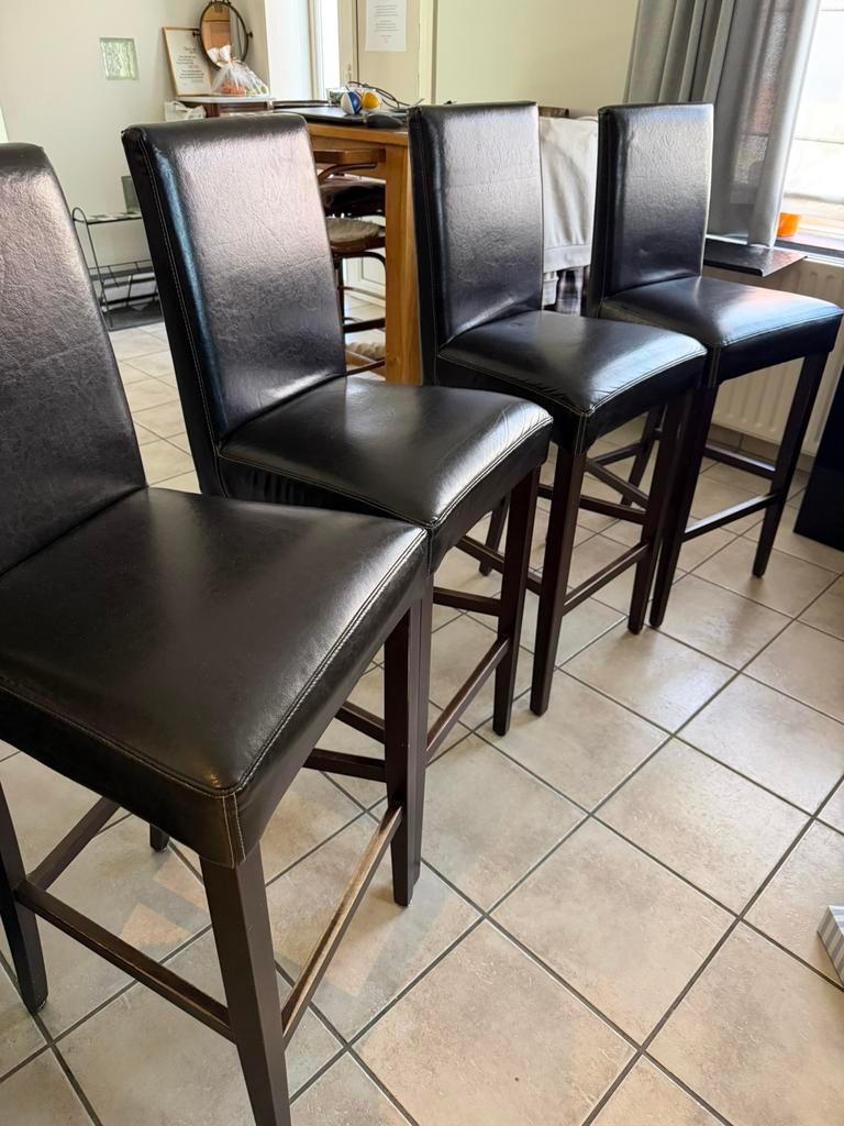 Set van 4 hoge barkrukken in donkerbruin/zwart kunstleder, Ophalen, Zo goed als nieuw