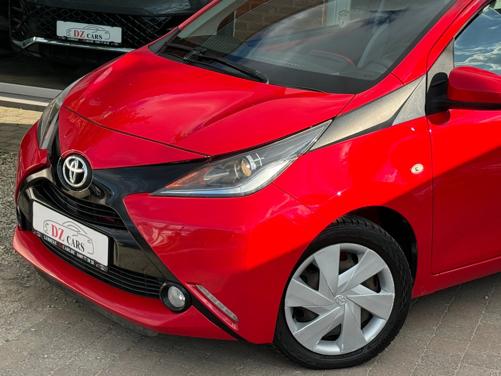 TOYOTA AYGO 1.0I 69CH |NAVIGATION | CLIME | BLUETOOTH |LED, Autos, Rouge, Euro 5, Achat, Entreprise