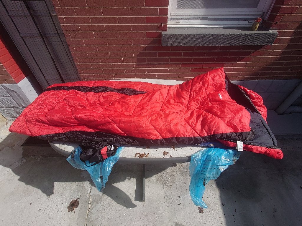 Sac de couchage & matelas gonflable camping !!PUNAISES!!, Enlèvement, Utilisé