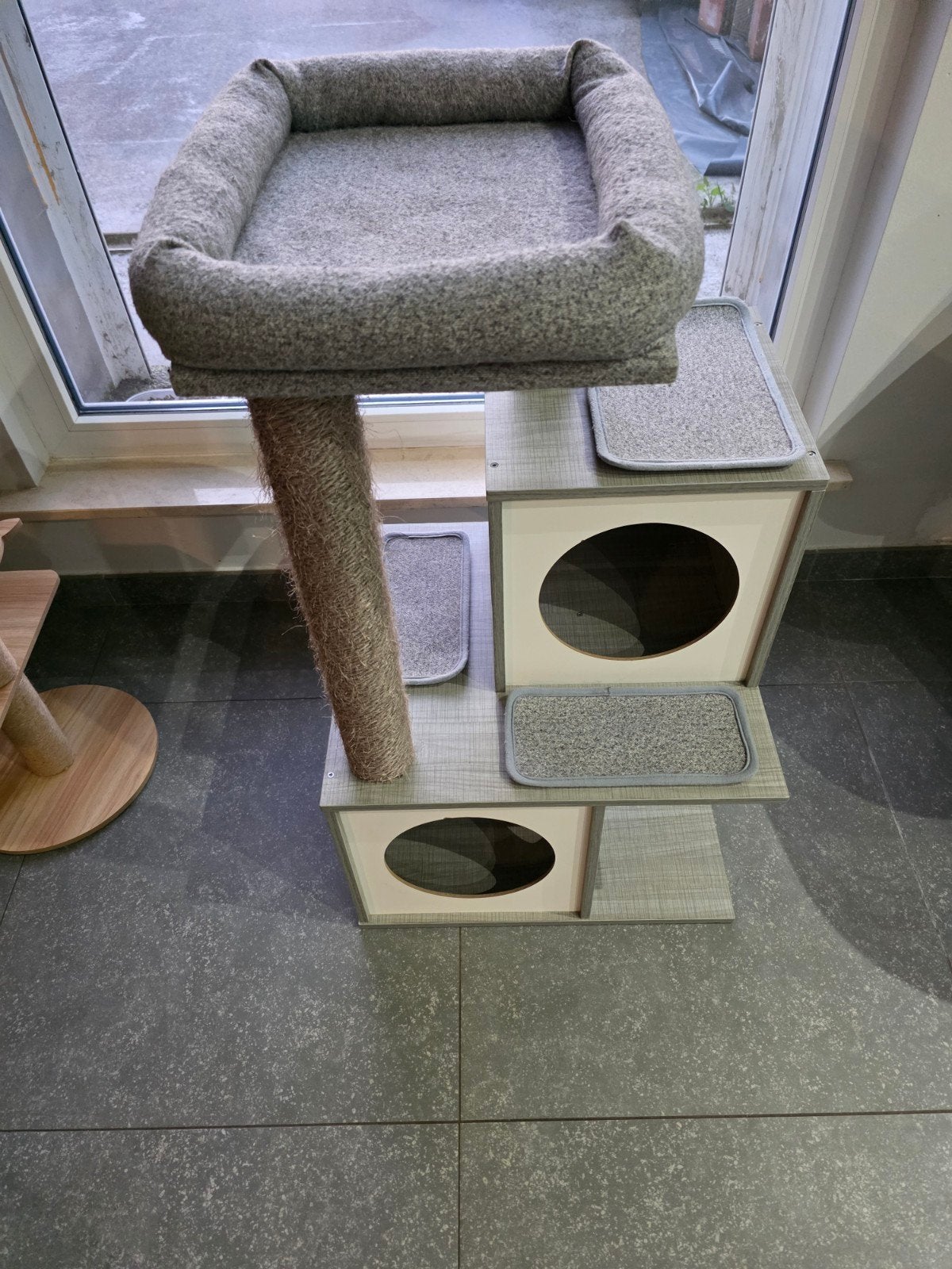 À votre arbre à chat, Enlèvement