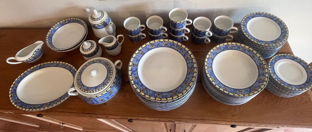 Kwaliteitsvol, 67-delig servies, Ophalen, Zo goed als nieuw, Porselein, Compleet servies
