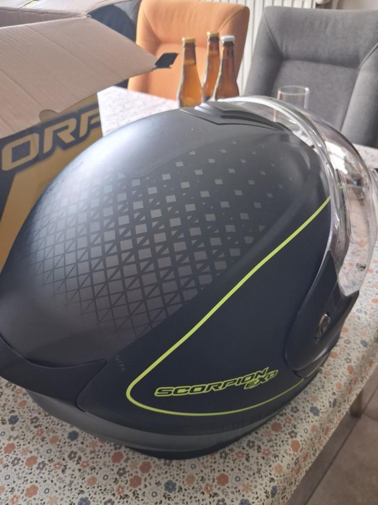 Motorhelm scorpion, Fietsen en Brommers, Brommerhelmen, Ophalen