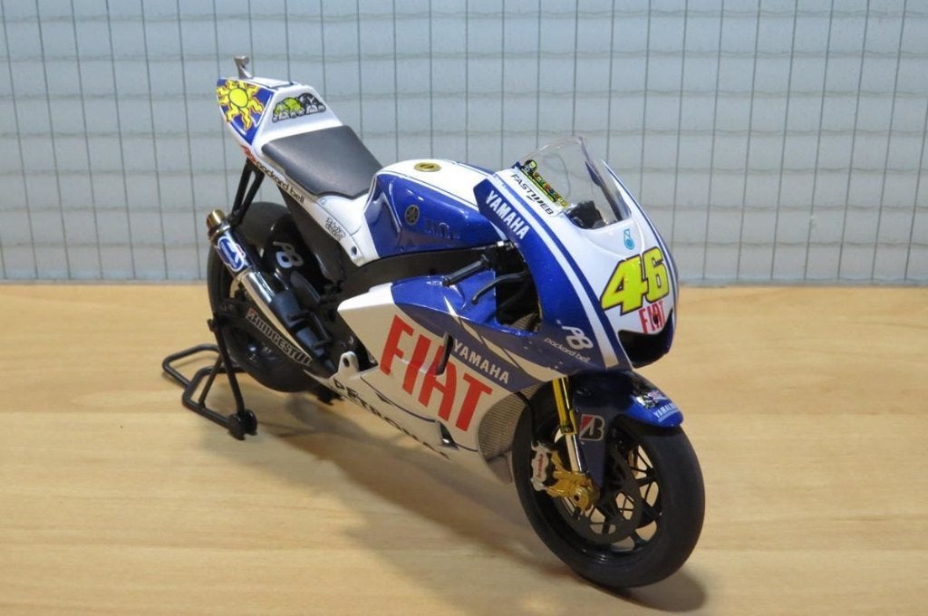 Valentino Rossi Yamaha YZR-M1 2009 1:12 Altaya, Enlèvement ou Envoi, Neuf, 1:9 à 1:12, Moteur