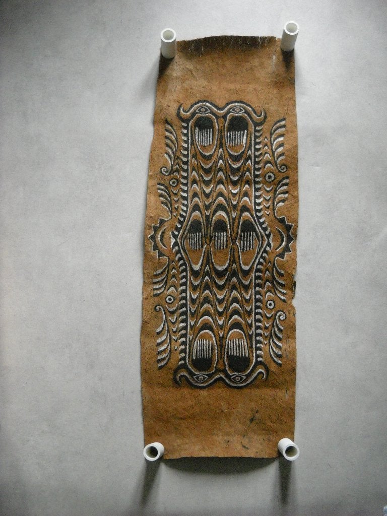 Tapa ancienne, maro de Depapre, région du lac Sentani,, 110 cm, Enlèvement ou Envoi, Décoration murale, Matériau naturel