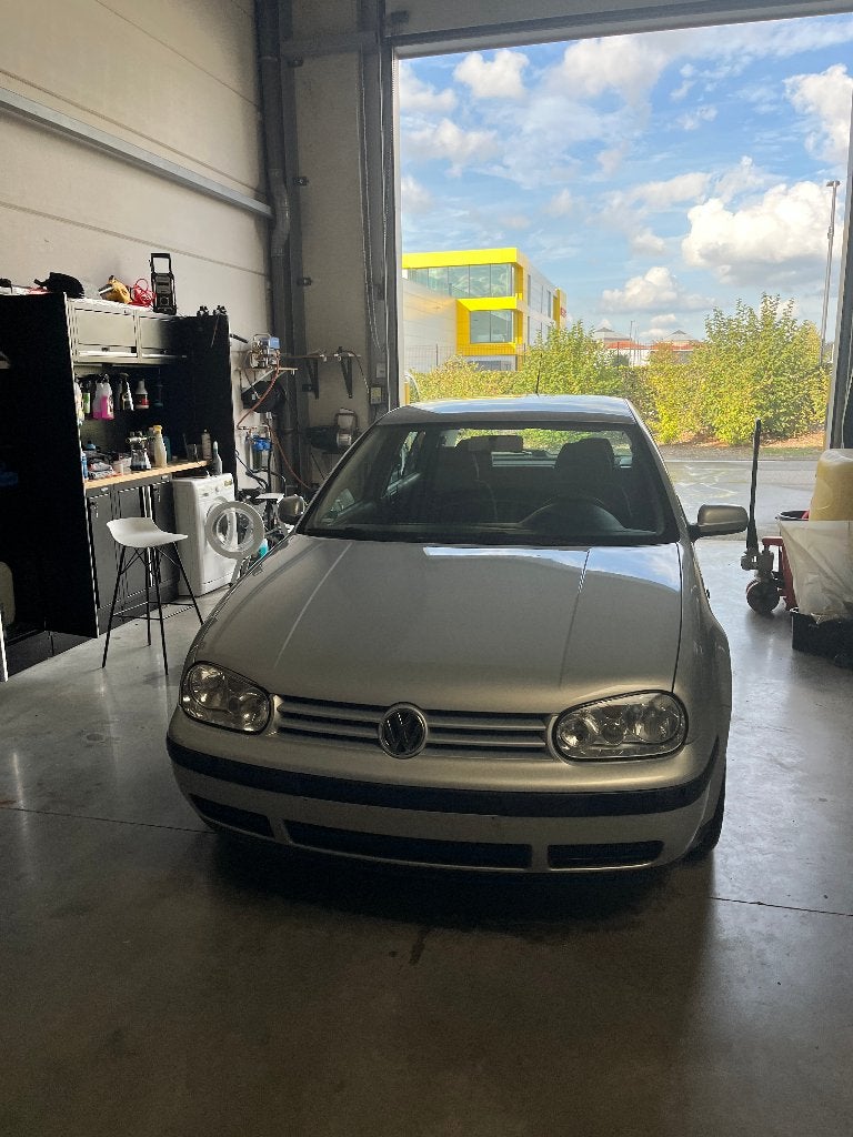Volkswagen Golf 4 – 1.6 Benzine – 1999, Auto's, 1304 kg, Stof, Zwart, 4 cilinders