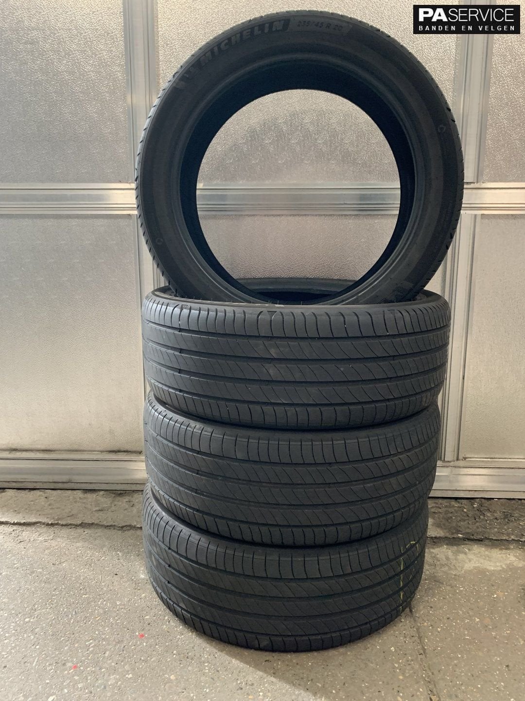 4x Michelin Latitude 235 45 20 Zomerbanden 5.8 en 5.5 mm, -, Utilisé, -, Jante(s)