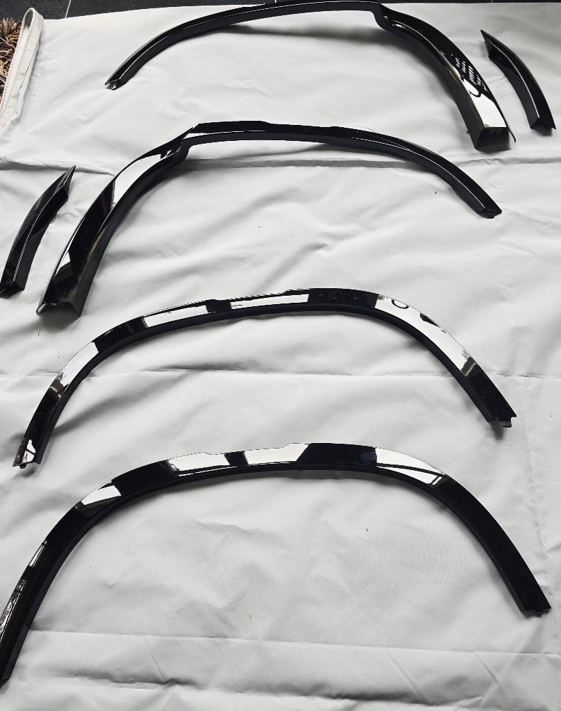 Originele zwarte spatbordranden voor Land Rover 90 -110, Autos : Pièces & Accessoires, Carrosserie & Tôlerie, Enlèvement, Avant