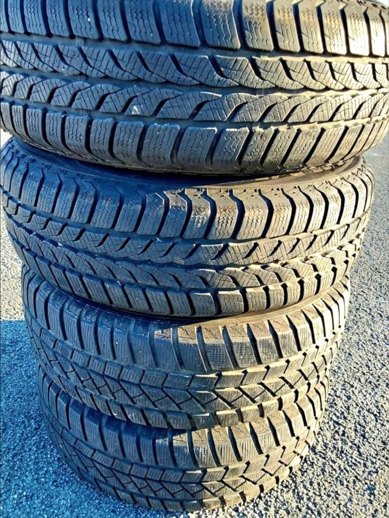 4 très bons pneus hiver 195/65-15 pour Opel, Autos : Pièces & Accessoires, 15 pouces, Pneus et Jantes, Pneus hiver, Enlèvement