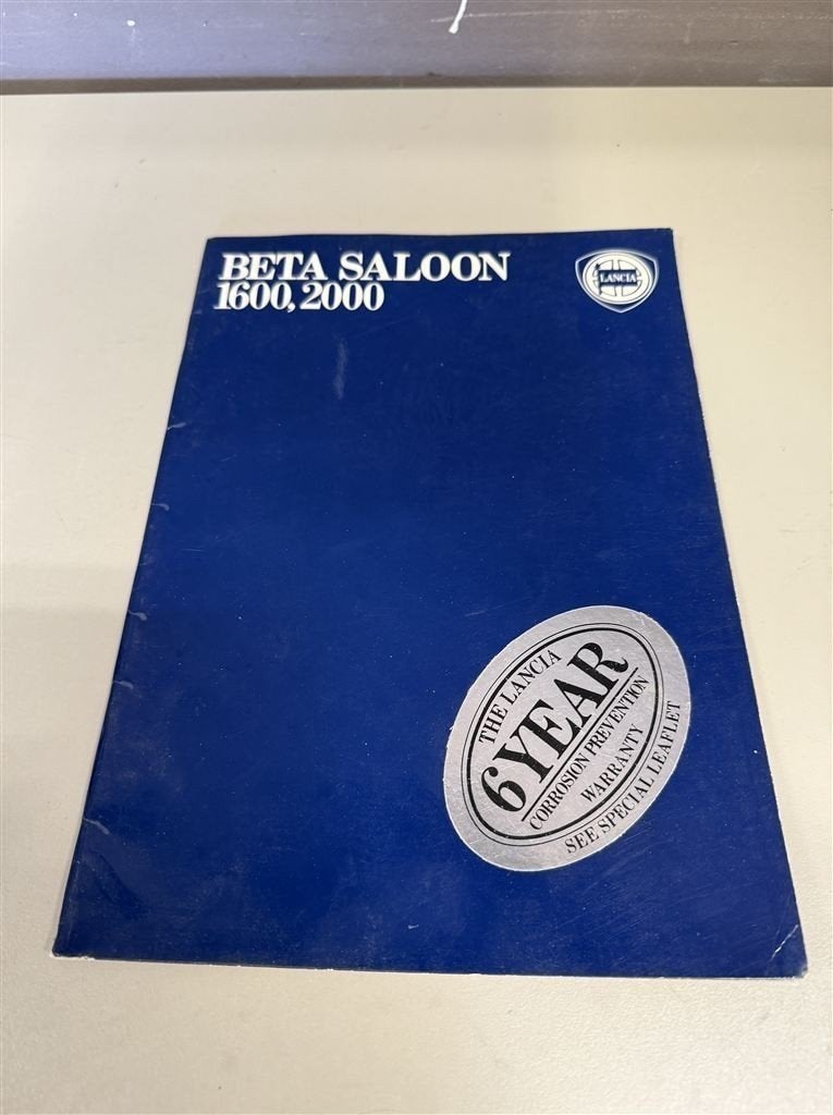 Lancia Beta Saloon range brochure - Vintage, Boeken, Auto's | Folders en Tijdschriften, Zo goed als nieuw, Ophalen of Verzenden