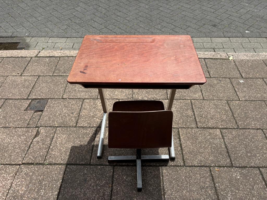 Kleuter Vintage bureau + stoel, Huis en Inrichting, Ophalen, Gebruikt, Hout, Vierkant