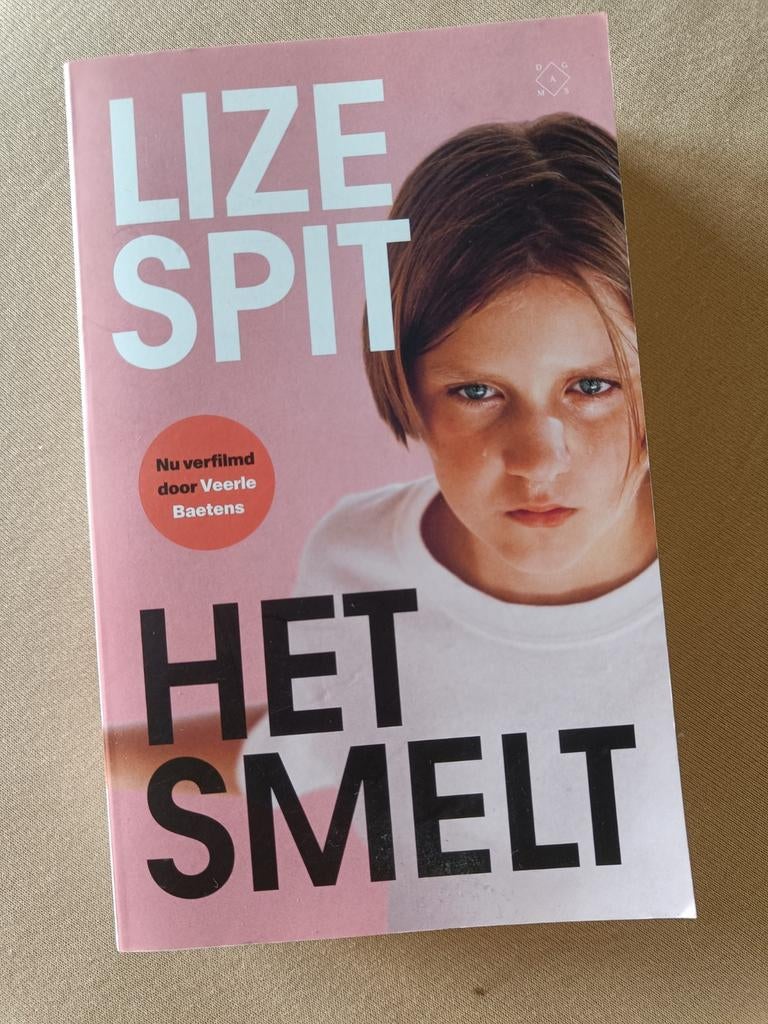 Het Smelt - Lize Spit, Boeken, Essays, Columns en Interviews, Ophalen