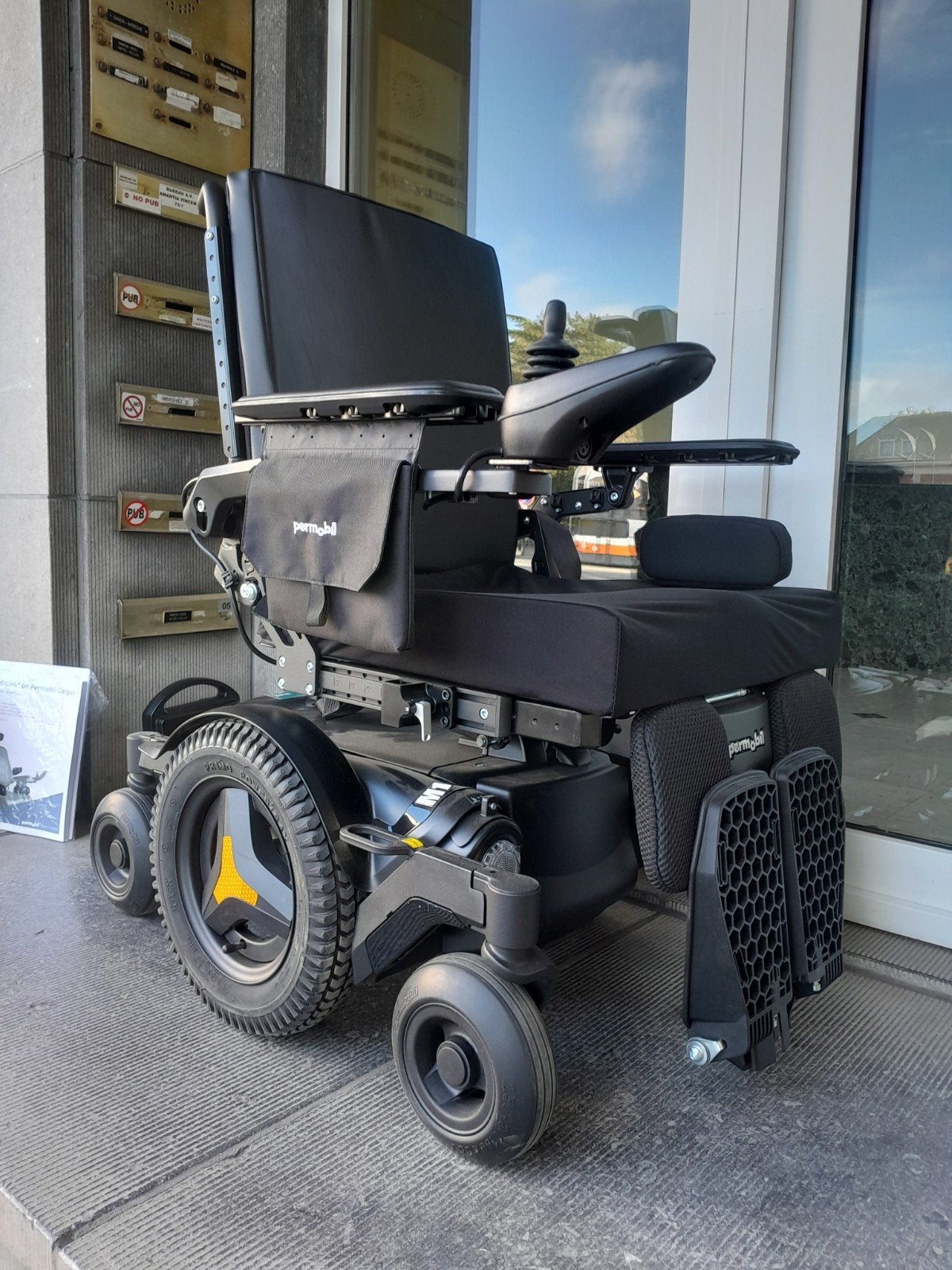 Fauteuille roulant electrique Permobil M1 neuf état  pmr, Divers, Chaises roulantes, Fauteuil roulant électrique