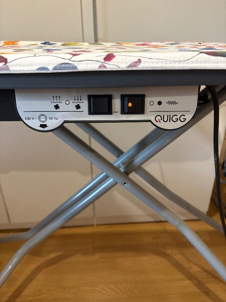 Actieve strijkplank quigg, Elektronische apparatuur, Strijkijzers en Strijkplanken, Ophalen, Zo goed als nieuw